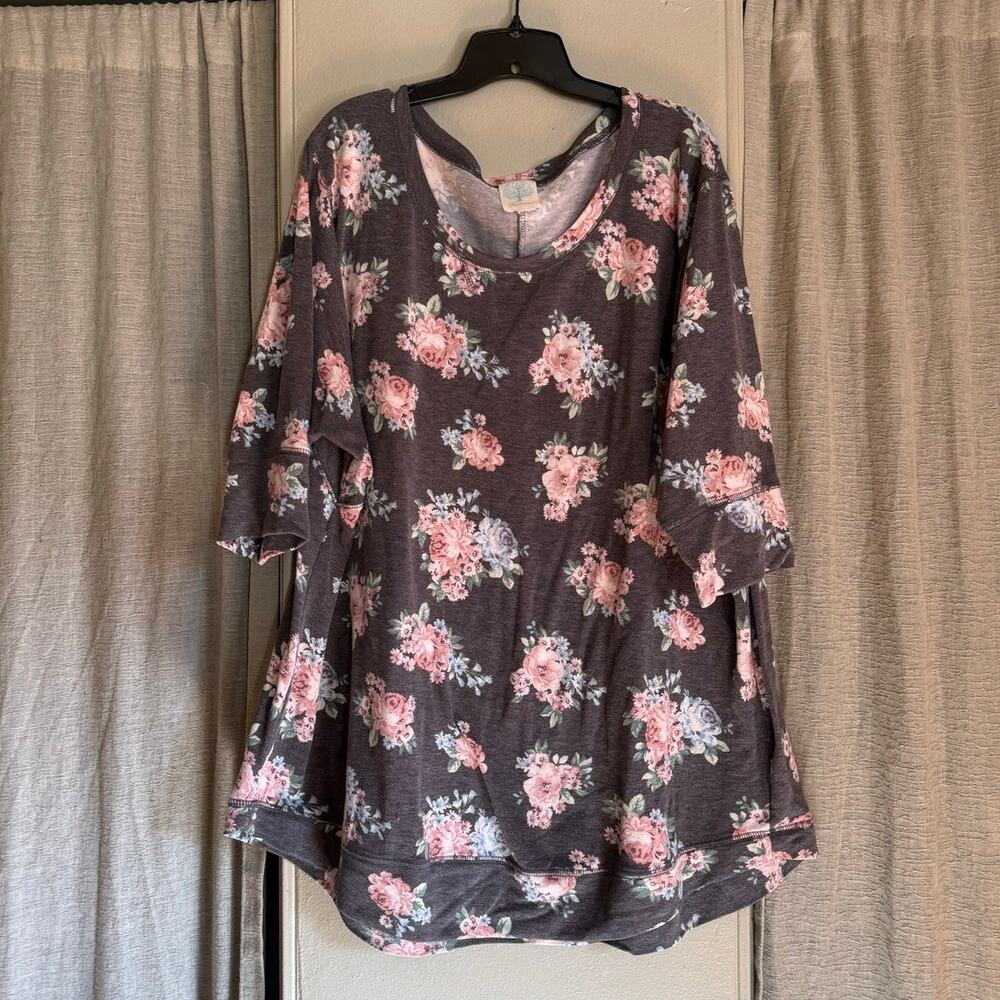 Freeloader Women's Gray and Pink Floral Tunic Plus Size